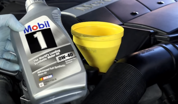 Hướng dẫn thay nhớt và lọc dầu trên xe Mercedes Benz