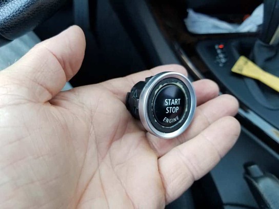 thay-the-nut-start-stop-o-to-bmw-e90