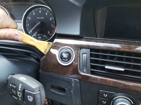 thay-the-nut-start-stop-o-to-bmw-e90
