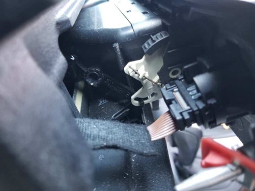 thay-the-nut-start-stop-o-to-bmw-e90