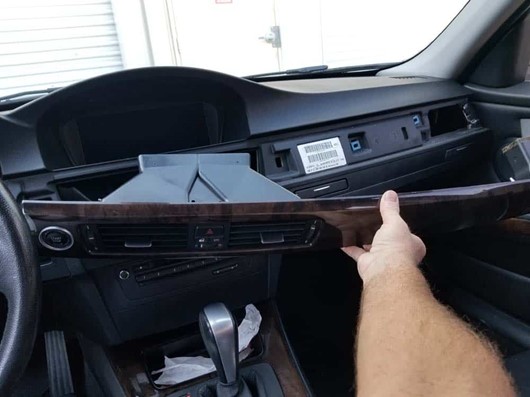 thay-the-nut-start-stop-o-to-bmw-e90