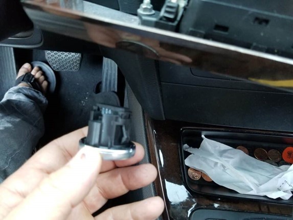 thay-the-nut-start-stop-bmw-e90